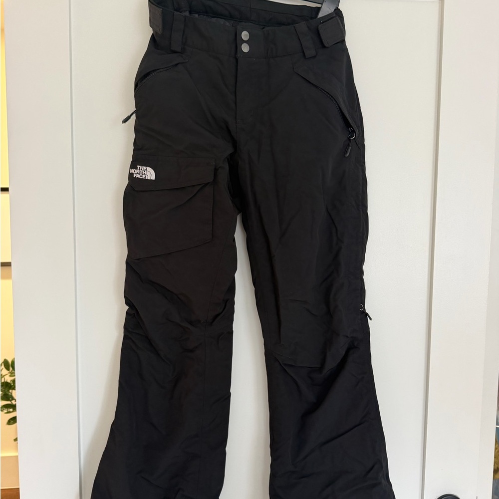 The North Face Black Women's Ski/Snow Pants with Cargo Pocket